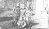 я, Юра Бережной, Вадик Сало, Юра Цветков - бойцы 7 батареи в марте 84 года